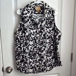 Black and White Buttoned Polo Collar Blouse